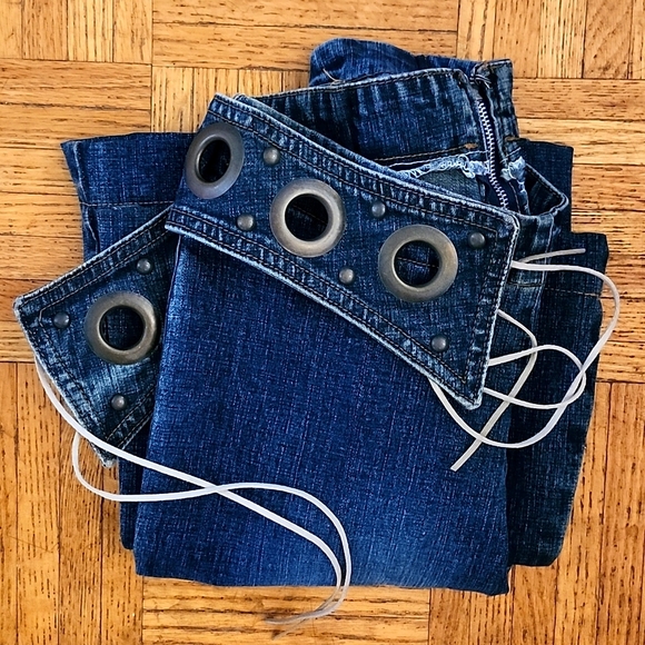 *NOTE* PRE-LOVED Y2K FLARE DISTRESSED DENIM JEANS-0 - Picture 7 of 7